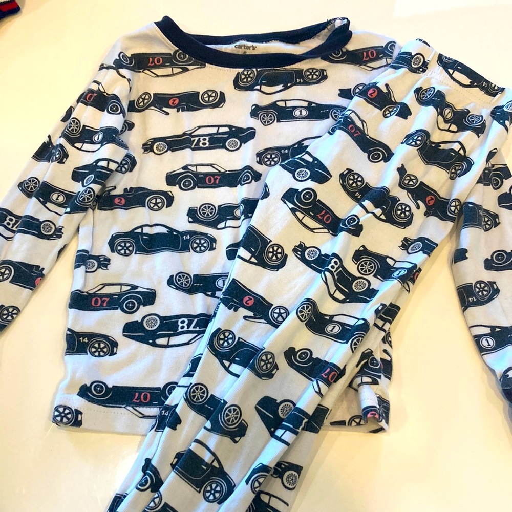 Carters Race car pajamas 🏎 🤍🖤